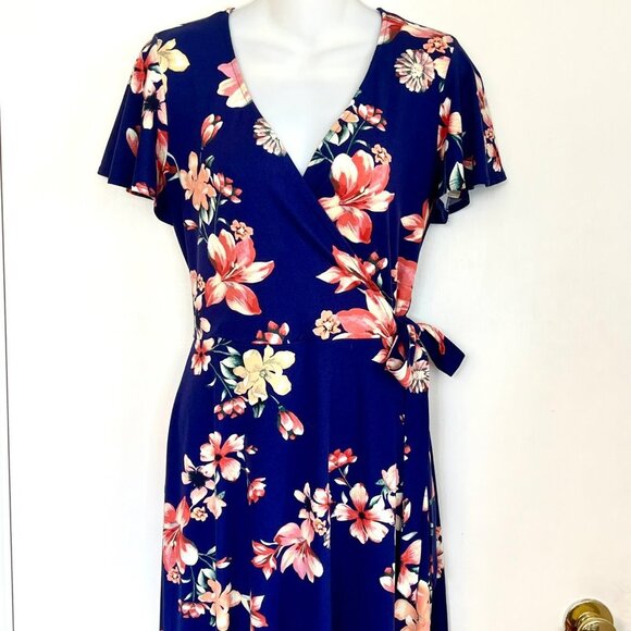 BY & BY NAVY FLORAL WRAP STYLE DRESS SIZE MEDIUM - Picture 3 of 13